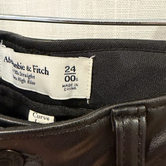 Abercrombie & Fitch Men's Dark Jeans - Picture 4 of 4